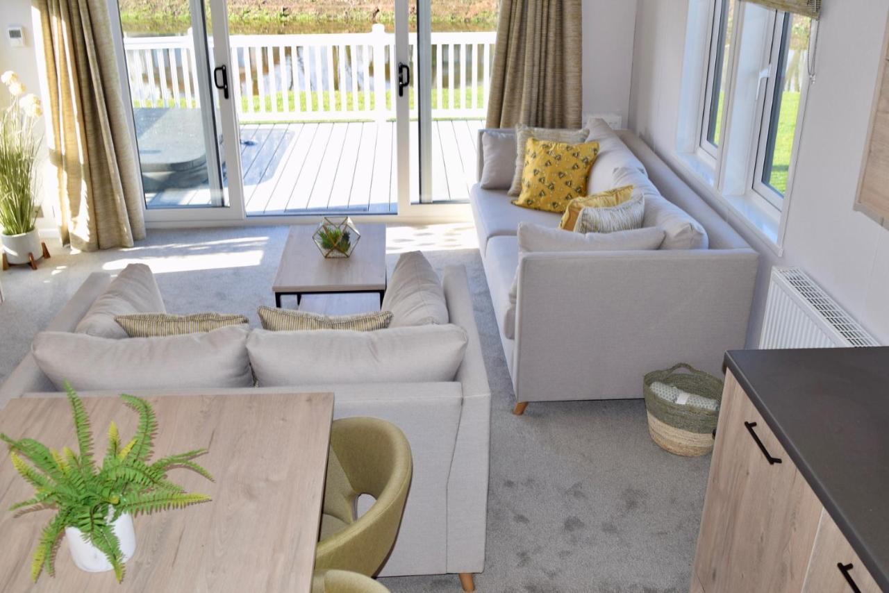 Honey Bee Lodge With Hot Tub York Exterior foto